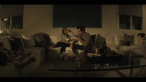 You (2018) S03 E01 Web-DL 1080p h264 [English-Hindi]