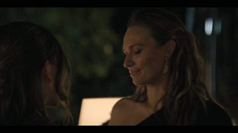 You (2018) S03 E01 Web-DL 1080p h264 [English-Hindi]