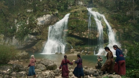 The Wheel of Time (2021) S01 E01 Web-DL 720p h264 [Hindi-English]
