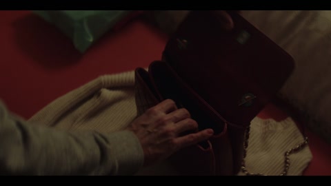 You (2018) S01 E06 Web-DL 1080p h264 [Hindi-English]
