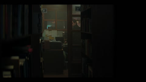 You (2018) S05 E01 Web-DL 1080p hevc [English-Hindi]