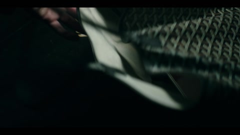 You (2018) S01 E05 Web-DL 1080p h264 [Hindi-English]