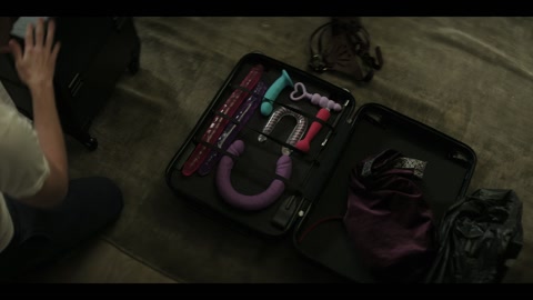 You (2018) S03 E09 Web-DL 1080p h264 [English-Hindi]
