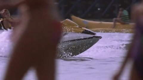 Shark Attack 3: Megalodon (2002) Web-DL 480p h264 [Hindi-English]