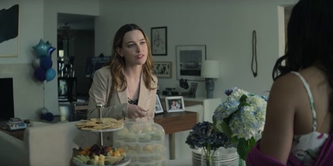 You (2018) S03 E02 Web-DL 720p h264 [Hindi-English]