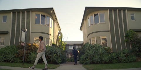 You (2018) S02 E01 Web-DL 1080p h264 [Hindi-English]
