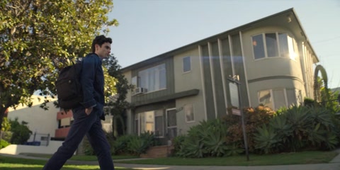 You (2018) S02 E01 Web-DL 720p hevc [Hindi-English]