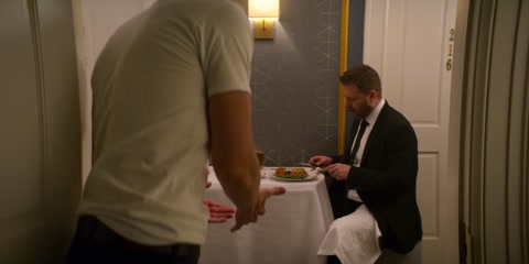 You (2018) S02 E08 Web-DL 720p hevc [Hindi-English]