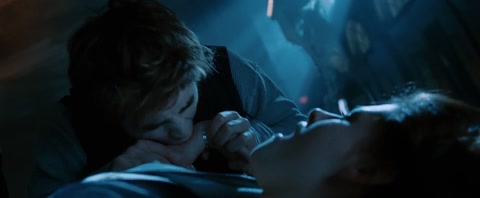 Twilight (2008) BluRay 1080p h264 [Hindi-English]