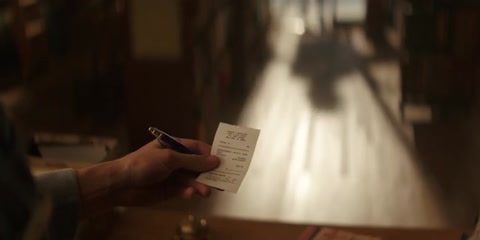 You (2018) S01 E01 Web-DL 480p h264 [Hindi-English]