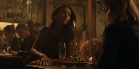 You (2018) S01 E01 Web-DL 480p h264 [Hindi-English]