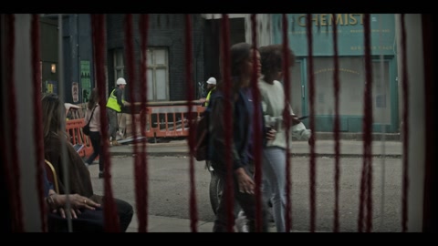 You (2018) S04 E07 Web-DL 1080p hevc [Hindi-English]