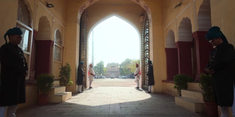 The Royals (2025) S01 E01 Web-DL 1080p hevc [Hindi]